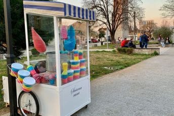 Podrška uličnim prodavcima i novi detalj na podgoričkim ulicama Podrška uličnim prodavcima i novi detalj na podgoričkim ulicama