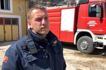 Nikšićki vatrogasci spašavaju kuće i vikendice u MZ Orah Nikšićki vatrogasci spašavaju kuće i vikendice u MZ Orah