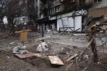 Ambasada Ukrajine: Rusi vrše masovni ratni zločin, civile u Mariupolju komšije sahranjuju u dvorištima Ambasada Ukrajine: Rusi vrše masovni ratni zločin, civile u Mariupolju komšije sahranjuju u dvorištima