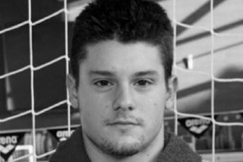 Vaterpolista preminuo u bazenu tokom utakmice Vaterpolista preminuo u bazenu tokom utakmice