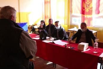 Ulcinj: Koaliciji oko URE 14 mandata, DPS - BS i DUA - DS po 6, Forci po 5, Demokratama 2 Ulcinj: Koaliciji oko URE 14 mandata, DPS - BS i DUA - DS po 6, Forci po 5, Demokratama 2