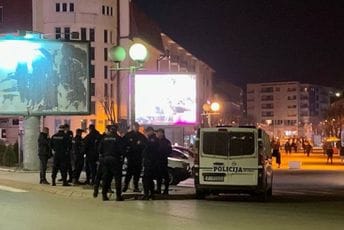 Policija: Nije bilo kršenja izbornih prava, niko nije uhapšen ni u Beranama ni Ulcinju Policija večeras u centru Berana