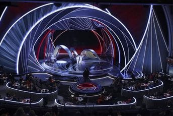 "CODA" najbolji film, Kempion rediteljka, Vil Smit udario Krisa Roka, a potom dobio Oskar (FOTO / VIDEO) "CODA" najbolji film, Kempion rediteljka, Vil Smit udario Krisa Roka, a potom dobio Oskar (FOTO / VIDEO)