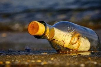 Poruka u boci putovala od Bahama do Engleske 21 godinu Poruka u boci putovala od Bahama do Engleske 21 godinu