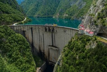 EPCG: HE ''Piva'' siguran snabdijevač energijom i posle više od četiri i po decenije eksploatacije EPCG: HE ''Piva'' siguran snabdijevač energijom i posle više od četiri i po decenije eksploatacije