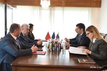 Krivokapić: Sa bugarskim premijerom dogovorene nove avio linije i prilika za uvoz hrane Krivokapić: Sa bugarskim premijerom dogovorene nove avio linije i prilika za uvoz hrane