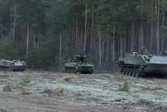 Ruski vojnici bez zaštite prošli kroz u toksičnu "Crvenu šumu" Ruski vojnici bez zaštite prošli kroz u toksičnu "Crvenu šumu"