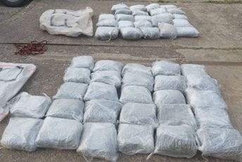 UP: Spriječeno krijumčarenje 54 kilograma marihuane iz Albanije u Crnu Goru UP: Spriječeno krijumčarenje 54 kilograma marihuane iz Albanije u Crnu Goru