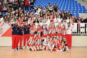 Odbojkašicama Galeba novi naslov pobjednika Kupa, u finalu maksimalno slavile protiv Luke Bar Odbojkašicama Galeba novi naslov pobjednika Kupa, u finalu maksimalno slavile protiv Luke Bar