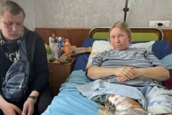 Ukrajinka digla ruke u vazduh, Rusi joj pucali u noge Ukrajinka digla ruke u vazduh, Rusi joj pucali u noge