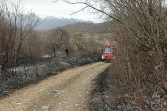 Novi požar u kolašinskom selu Bare: Vatrogasci na terenu, vatra prijetila kućama Požar u selu Bare