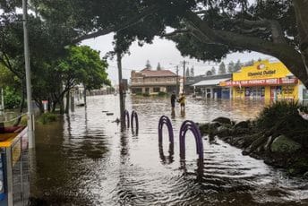 Poplave u Australiji: Bujica probila nasip, hiljade ljudi napuštilo domove Poplave u Australiji: Bujica probila nasip, hiljade ljudi napuštilo domove