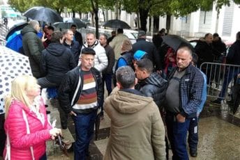 I danas bez dogovora bivših radnika KAP-a i Vlade, odustali od štrajka do 11. aprila I danas bez dogovora bivših radnika KAP-a i Vlade, odustali od štrajka do 11. aprila