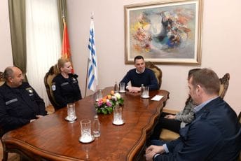 Vuković sa komunalnim policajcima: Popović i Petkov primjer kako se odgovorno obavlja težak posao Vuković sa komunalnim policajcima: Popović i Petkov primjer kako se odgovorno obavlja težak posao