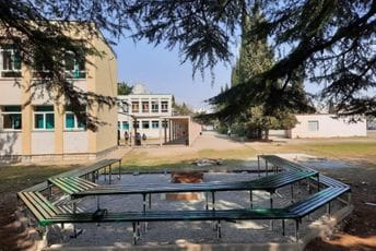 “Eko laboratorija” na ponos školi “Vuk Karadžić” “Eko laboratorija” na ponos školi “Vuk Karadžić”