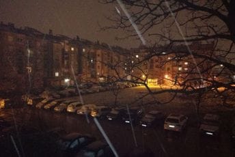 Snijeg pada i u gradu pod Trebjesom Snijeg pada i u gradu pod Trebjesom