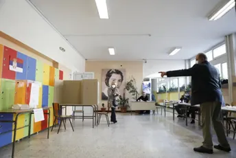 Srbija danas bira predsjednika i novi saziv parlamenta Srbija danas bira predsjednika i novi saziv parlamenta