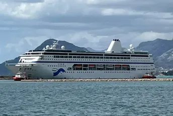 Vjetar stvara probleme: Dva kruzera morala da napuste Crnu Goru, na jednom došlo do porođaja Vjetar stvara probleme: Dva kruzera morala da napuste Crnu Goru, na jednom došlo do porođaja