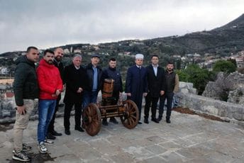 Obnovljena tradicija nakon 73 godine: Top sa Londže označio početak Ramazana Obnovljena tradicija nakon 73 godine: Top sa Londže označio početak Ramazana