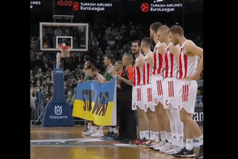 Igrači Zvezde odbili da nose transparent protiv rata u Ukrajini Igrači Zvezde odbili da nose transparent protiv rata u Ukrajini