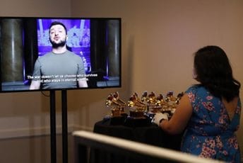 Zelenski: Podržite nas na bilo koji način, samo ne tišinom Zelenski: Podržite nas na bilo koji način, samo ne tišinom