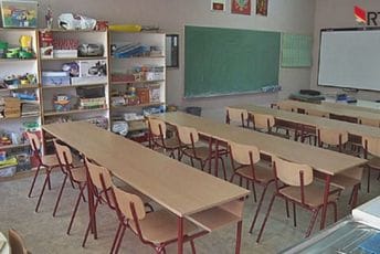 Zbog dojava o bombama: U klupama danas manje djece, roditelji zabrinuti Zbog dojava o bombama: U klupama danas manje djece, roditelji zabrinuti