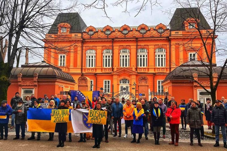 Cetinje poručilo: Bosna 1992 = Ukrajina 2022. Cetinje poručilo: Bosna 1992 = Ukrajina 2022.