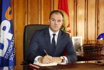 Mitrović: Crnogorski sportisti i savezi nebrigom resornog ministarstva ostavljeni bez podrške zemlje čije boje brane Mitrović: Crnogorski sportisti i savezi nebrigom resornog ministarstva ostavljeni bez podrške zemlje čije boje brane