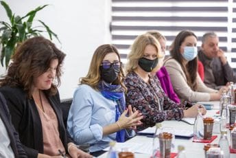 Popa: U razgovoru sa ukrajinskim izbjeglicama, uvjerila sam se u velikodušnost, gostoprimstvo i solidarnost crnogorskih građana Popa: U razgovoru sa ukrajinskim izbjeglicama, uvjerila sam se u velikodušnost, gostoprimstvo i solidarnost crnogorskih građana