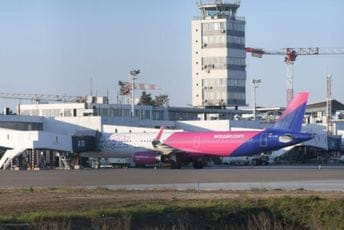 Dojava o bombi na aerodromu „Nikola Tesla“ u Beogradu, putnici evakuisani Dojava o bombi na aerodromu „Nikola Tesla“ u Beogradu, putnici evakuisani