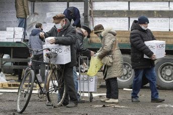 Osoblje Crvenog krsta pušteno iz zatočeništva u kojem su ih držale ruske snage Osoblje Crvenog krsta pušteno iz zatočeništva u kojem su ih držale ruske snage