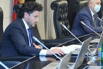 Abazović stavlja na dnevni red svoj prijedlog o sankcijama Rusiji Abazović stavlja na dnevni red svoj prijedlog o sankcijama Rusiji