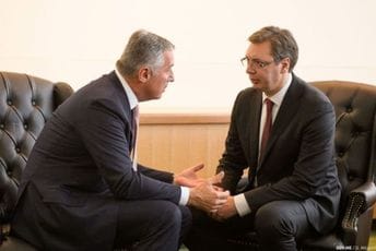 Samo Đukanović od trojice predsjednika čestitao Vučiću Samo Đukanović od trojice predsjednika čestitao Vučiću