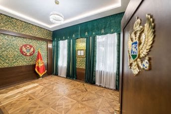 "Kao u Stanivukovićevoj kući": Na Twitteru 'oduševljeni' Zelenim salonom (FOTO) "Kao u Stanivukovićevoj kući": Na Twitteru 'oduševljeni' Zelenim salonom (FOTO)