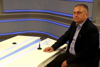 Ne nanosite štetu Crnogorcima na Kosovu, niko vam ne brani da se radujete Vučiću Ne nanosite štetu Crnogorcima na Kosovu, niko vam ne brani da se radujete Vučiću