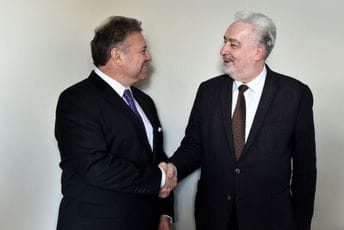 Krivokapić kazao Eskobaru da bi formiranje manjinske Vlade uvelo Crnu Goru u nemire Krivokapić kazao Eskobaru da bi formiranje manjinske Vlade uvelo Crnu Goru u nemire