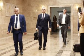 Da li je Vukšić određene poslanike stavio na mjere tajnog nadzora? Da li je Vukšić određene poslanike stavio na mjere tajnog nadzora?