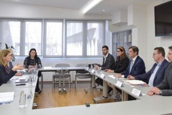 Drakić sa delegacijom Svjetske banke: Preduslov razvoja svih oblasti privrede je kvalitetna infrastruktura Drakić sa delegacijom Svjetske banke: Preduslov razvoja svih oblasti privrede je kvalitetna infrastruktura