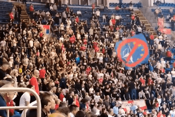 Navijači Zvezde razvili anti-NATO zastavu i skandirali Rusiji Navijači Zvezde razvili anti-NATO zastavu i skandirali Rusiji