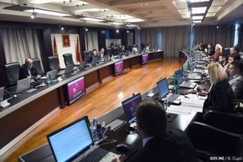 Vlada konačno uvela sankcije Ruskoj Federaciji: Za glasalo nekoliko ministara, bilo i uzdržanih Vlada konačno uvela sankcije Ruskoj Federaciji: Za glasalo nekoliko ministara, bilo i uzdržanih