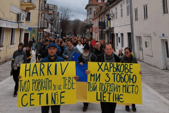 Cetinje danas šetalo za Harkiv: Grad pobratim je uz tebe! Cetinje danas šetalo za Harkiv: Grad pobratim je uz tebe!