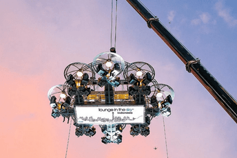 Samo za hrabre: U Džakarti otvoren restoran koji visi u vazduhu na 50 metara visine Samo za hrabre: U Džakarti otvoren restoran koji visi u vazduhu na 50 metara visine