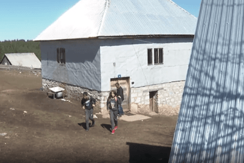 Da bi djecu školovao svakodnevno vozi 46 km Da bi djecu školovao svakodnevno vozi 46 km