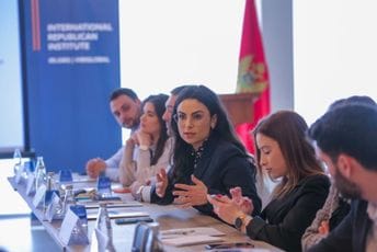 DPS: Predstavnice Savjeta mladih uspješno završile Program za napredno liderstvo u politici DPS: Predstavnice Savjeta mladih uspješno završile Program za napredno liderstvo u politici