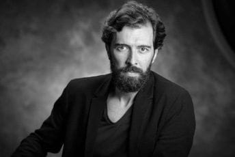 Mišo Obradović glumi Nikolu Teslu u nastavku serije „Beležnica profesora Miškovića“ Mišo Obradović glumi Nikolu Teslu u nastavku serije „Beležnica profesora Miškovića“