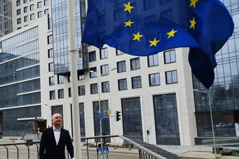 Zastava EU ponovo se zavijorila u Kijevu: Vratili smo se u grad Zastava EU ponovo se zavijorila u Kijevu: Vratili smo se u grad