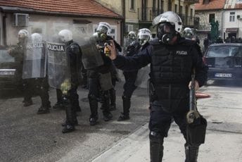 Koristili gumene metke, pucali po građanima koji su se udaljavali, krivotvorili izvještaje o upotrebi hemijskih sredstava... Koristili gumene metke, pucali po građanima koji su se udaljavali, krivotvorili izvještaje o upotrebi hemijskih sredstava...