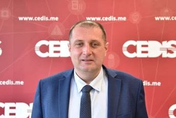 Vujičić: Čađenoviću, prekinite agoniju, djeci neophodno svakodnevno inhaliranje Vujičić: Čađenoviću, prekinite agoniju, djeci neophodno svakodnevno inhaliranje