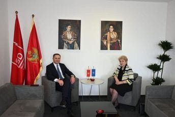 Šehović: Ne pristajemo da, zarad funkcija, državni interes podredimo političkoj agendi SNP-a Šehović: Ne pristajemo da, zarad funkcija, državni interes podredimo političkoj agendi SNP-a