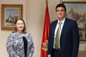 Ambasada SAD podržava Crnu Goru u borbi protiv organizovanog kriminala i korupcije Ambasada SAD podržava Crnu Goru u borbi protiv organizovanog kriminala i korupcije